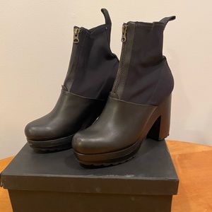 Description
RACHEL COMEY Pipe Clog Leather Platform Boots Black size 8.5.